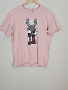 KAWS x Uniqlo UT Companion Tee Pink Size M Collab Graphic Tee Streetwear Art